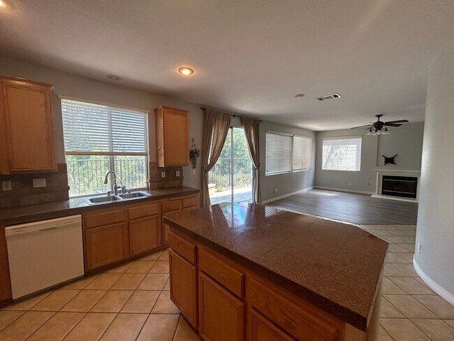 Building Photo - 45370 Vista Verde
