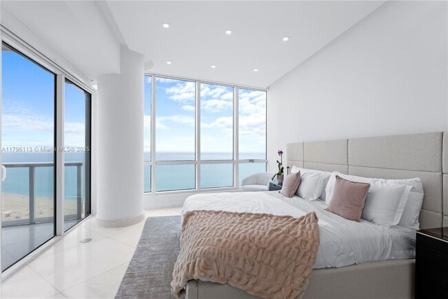 Foto del edificio - 100 South Pointe Dr