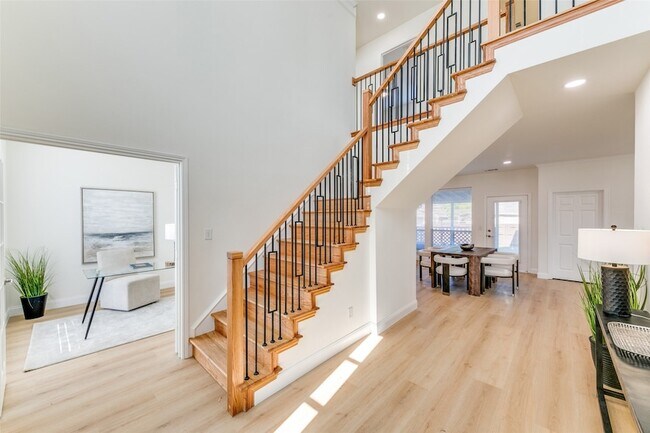 Foto del edificio - 1620 Greenway Dr