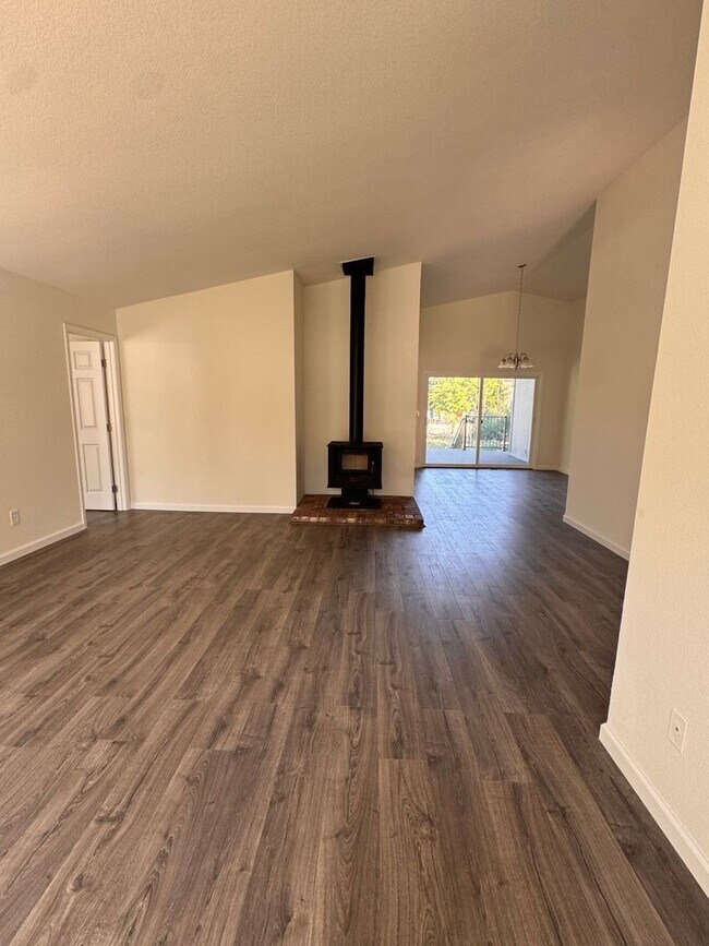 Foto del edificio - 11318 Torrey Pines Dr