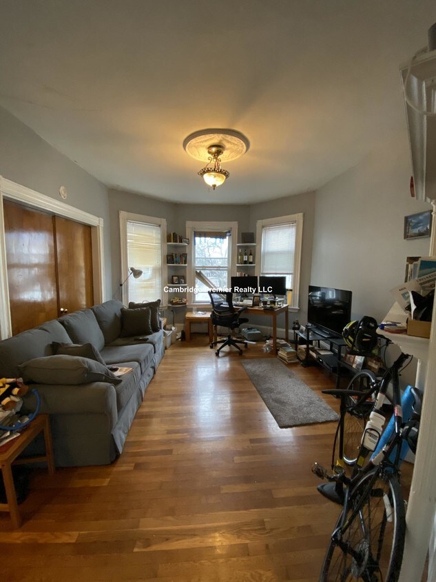 Primary Photo - 472 Putnam Ave