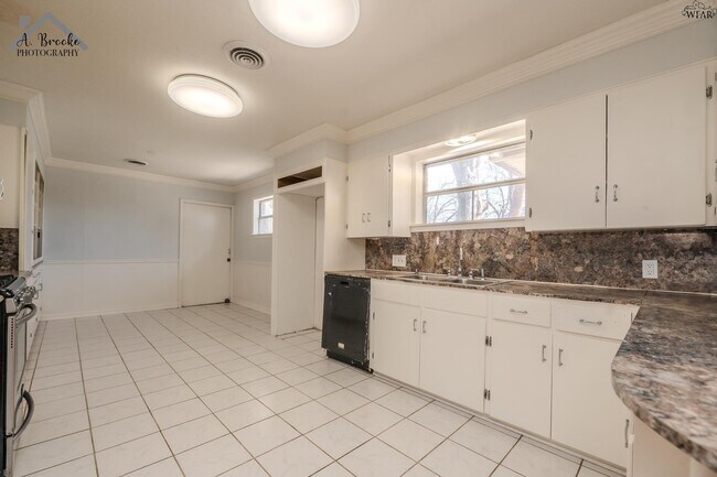 Foto del edificio - 2725 Devon Rd