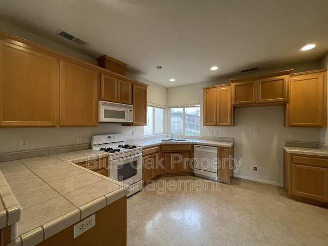 Building Photo - 1307 Yosemite Dr