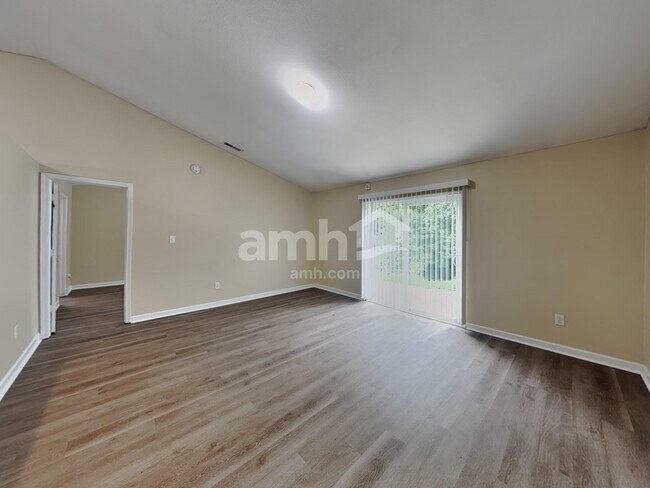 Foto del edificio - 2438 Pinebark Dr