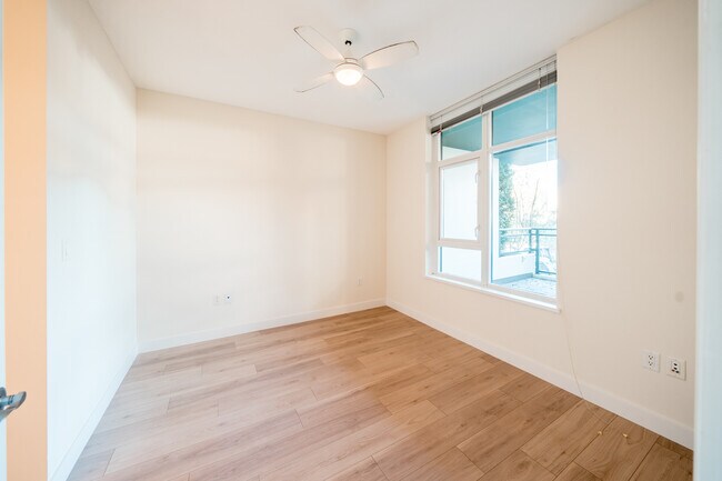 Foto del edificio - 475 Redwood St