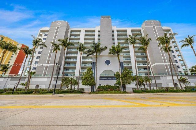 Foto del edificio - 17050 N Bay Rd