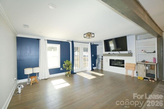 Building Photo - 909 Fisher St