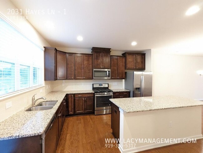 Foto del edificio - 2031 Hayes Ln