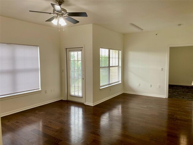 Building Photo - 2320 Gracy Farms Ln