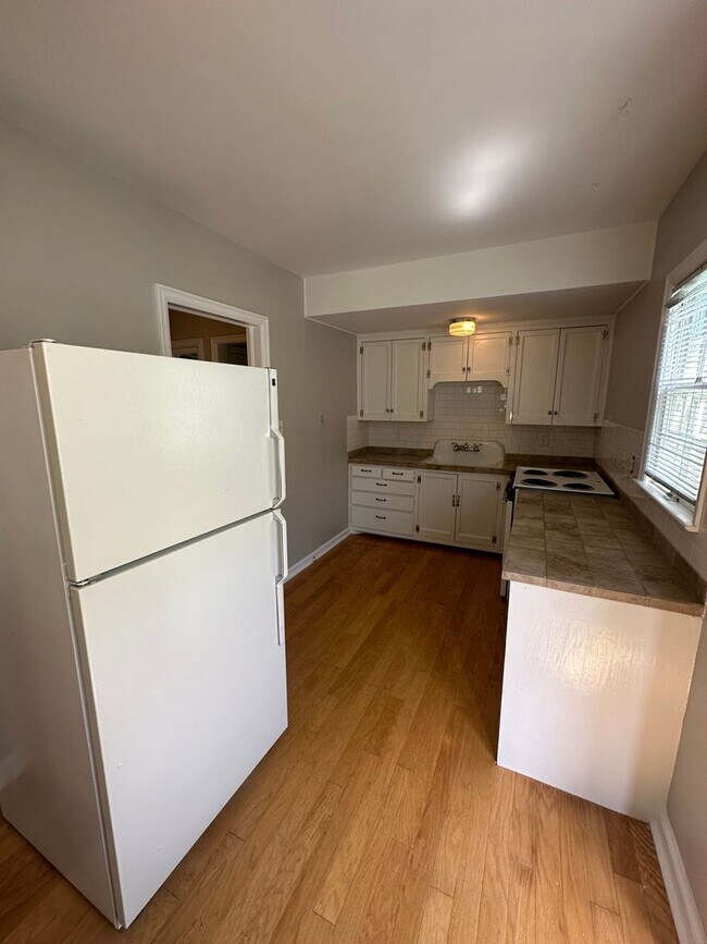 Building Photo - $300 OFF FIRST MONTHS RENT WITH A MOVE IN ...