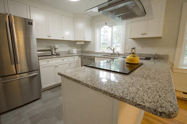 Building Photo - 34 Applegate Ln