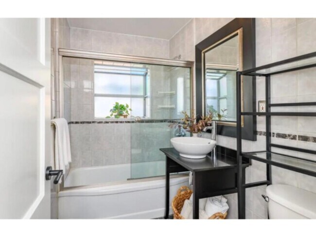 Foto del edificio - 2 Bedroom 2 Bathroom for Rent