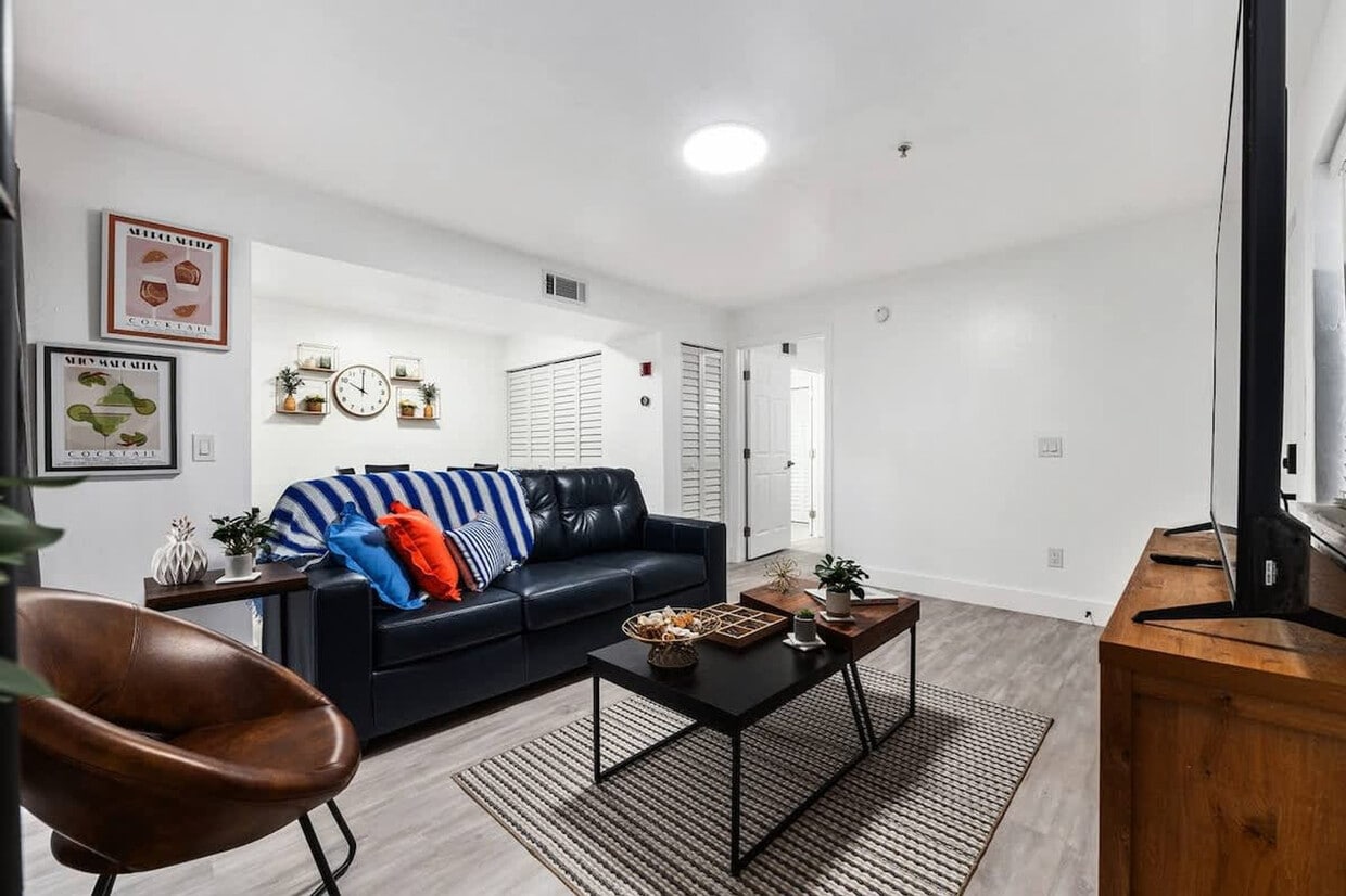 Foto principal - 2360 SW Archer Rd