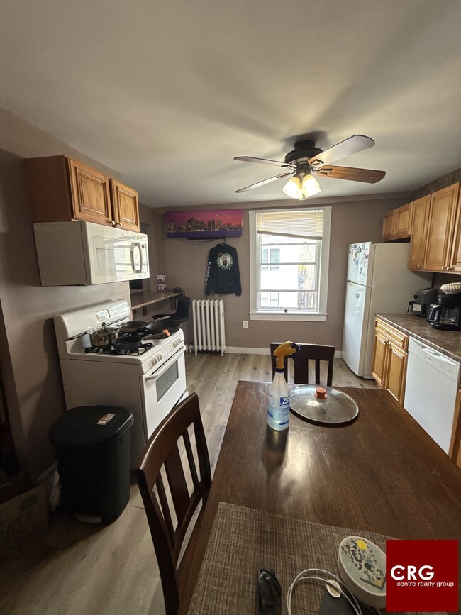 Foto del edificio - 344 E 8th St