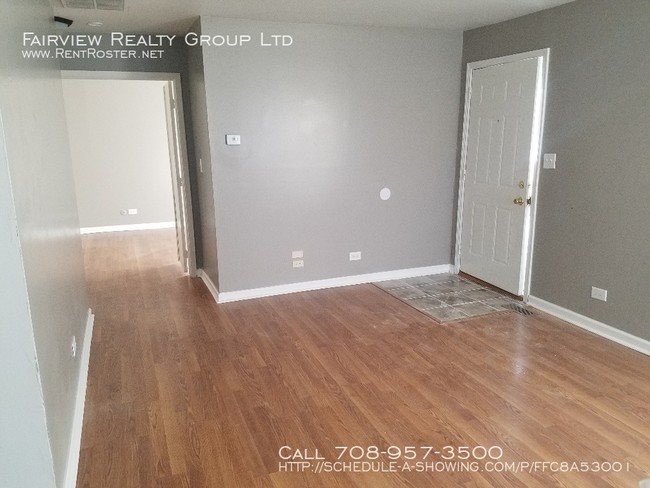 Building Photo - Freshly update Townhome for rent
