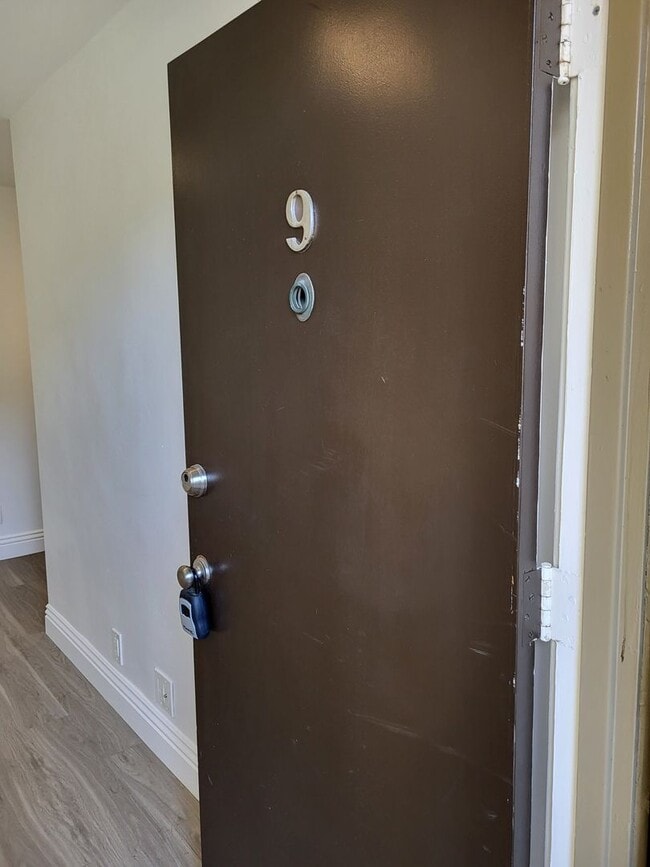 Interior Photo - 3550 Park