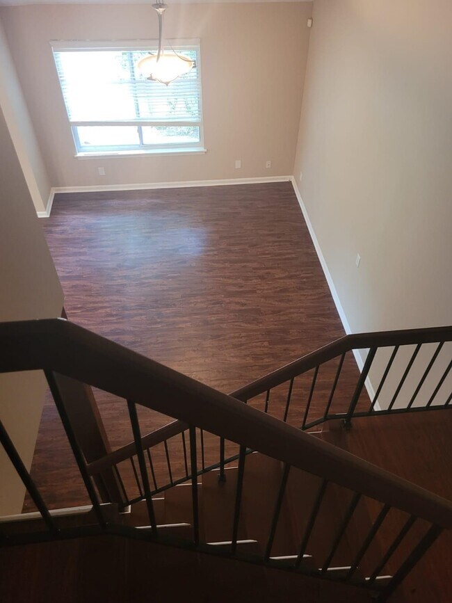 Foto del edificio - 8568 Creekwood Way