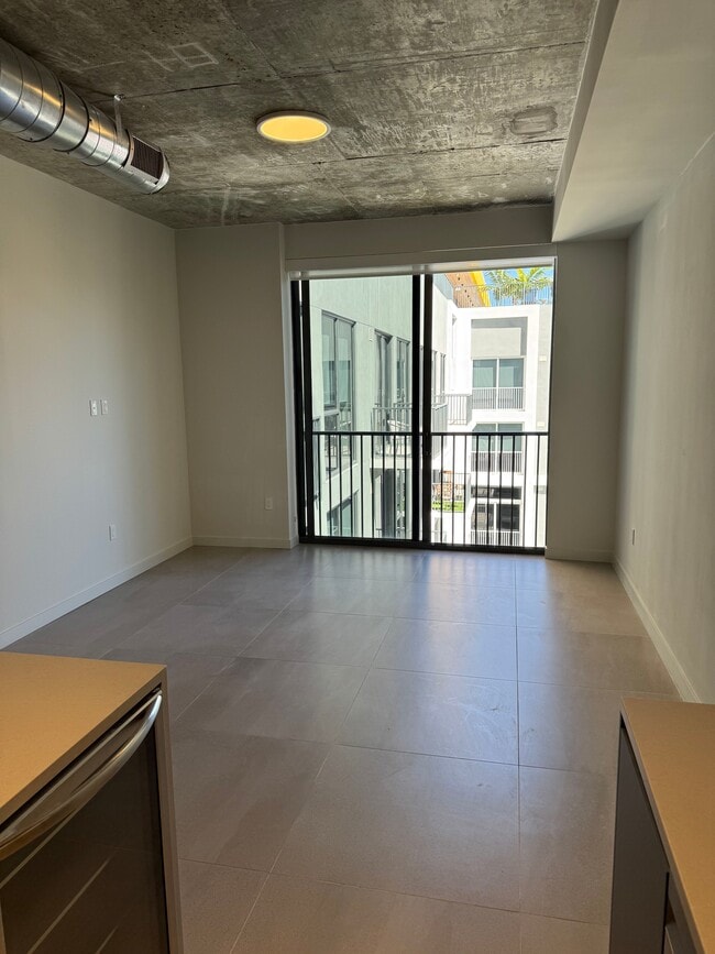 Foto del edificio - 160 NW 27th St