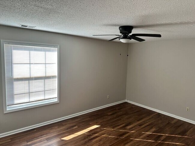 Foto del edificio - Spacious Two Bedroom Townhome In Kannapolis