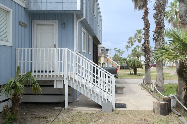 Building Photo - 2615 Gulf Blvd