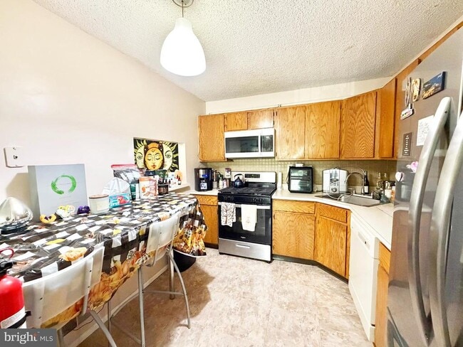 Building Photo - 82 Versailles Ct