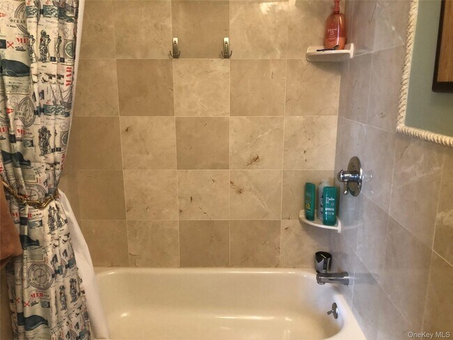 Foto del edificio - 855 E Broadway