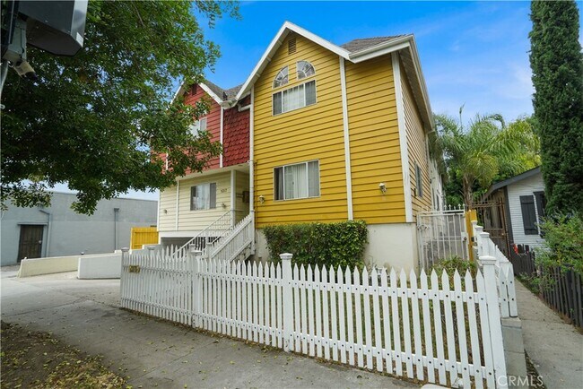 Foto del edificio - 5217 Satsuma Ave