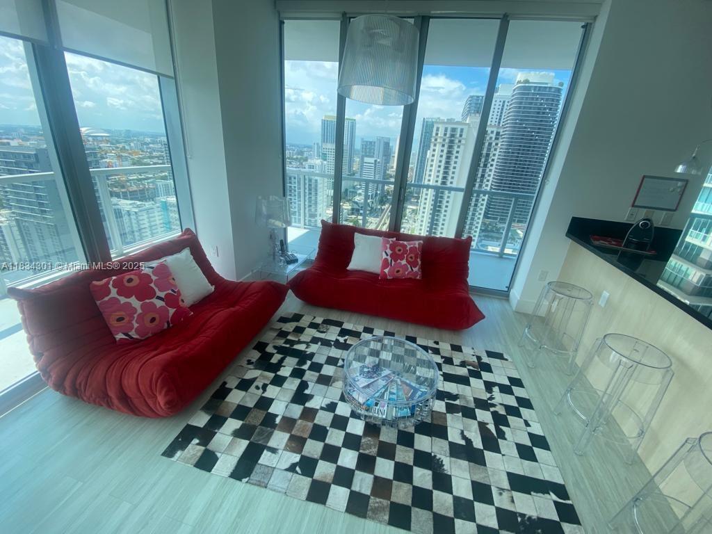 Foto principal - 79 SW 12th St
