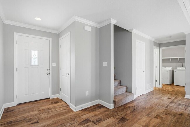 Building Photo - 5209-5211-5211 Silver Mill Dr