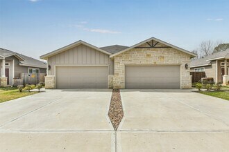 Building Photo - 25121 Pacific Wren Dr