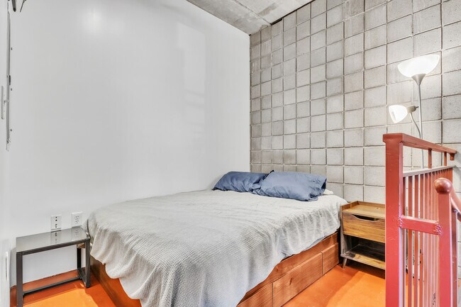 Foto del edificio - 360 W 300 S