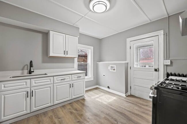 Building Photo - 6 Monteleone Pl