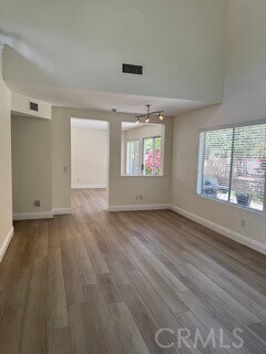Building Photo - 35 Shorecliff