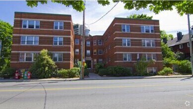 Building Photo - 235 Charlotte St