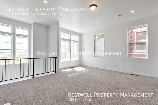 Building Photo - Amazing 4-bed Townhome in Daybreak