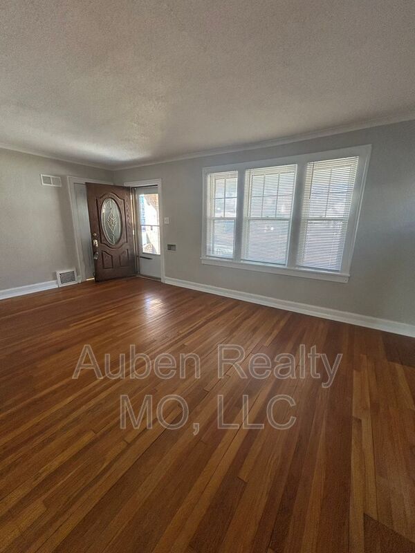 Building Photo - 6227 Rockhill Rd