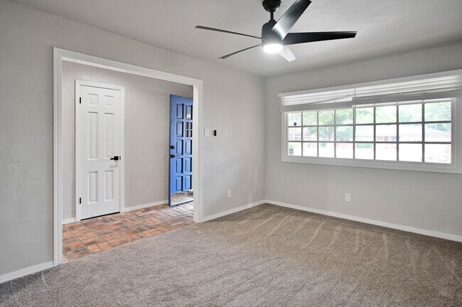 Building Photo - 3811 63rd Dr