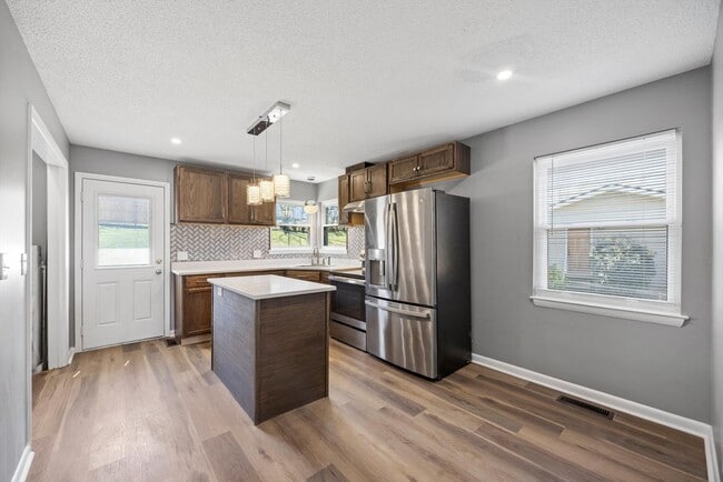 Building Photo - Charming 2 Bedroom in Hixson! Pet Friendly!