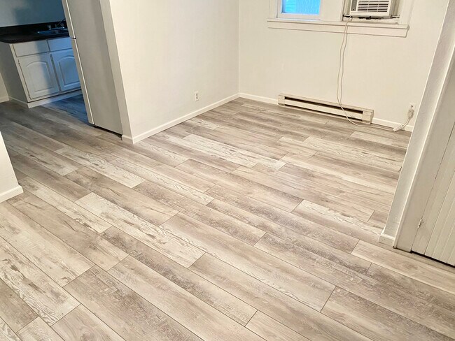 Living room - 520 W Edwards st
