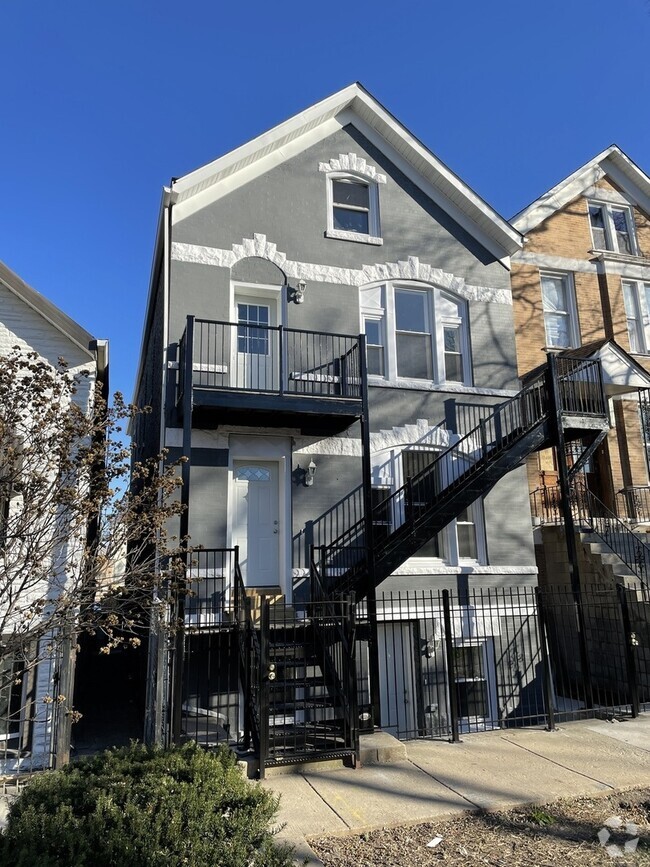 Building Photo - 2311 S Whipple St