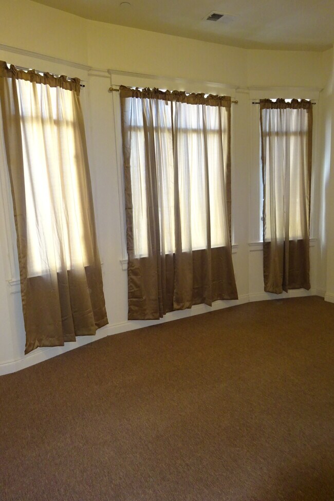 Building Photo - 785 Treat Ave