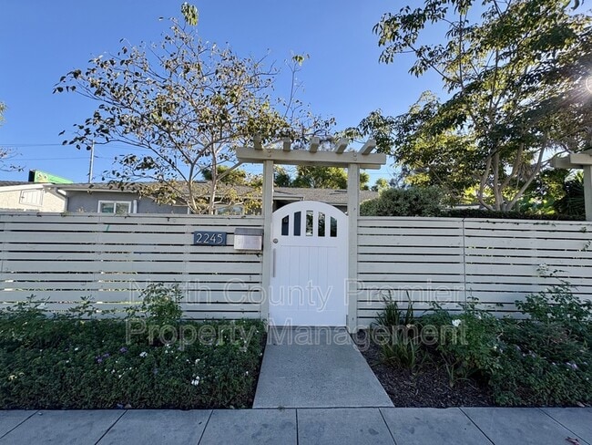 Foto del edificio - 2245 Garnet Ave