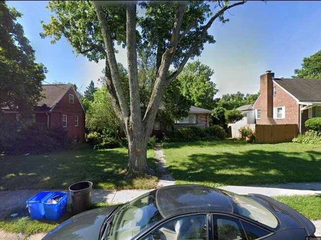 Building Photo - 2404 Darrow St