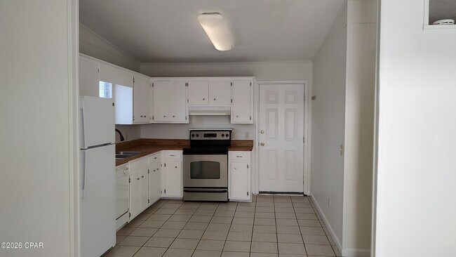 Foto del edificio - 6204 Pinetree Ave