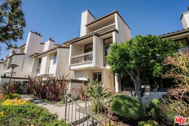 Foto del edificio - 17083 Palisades Cir