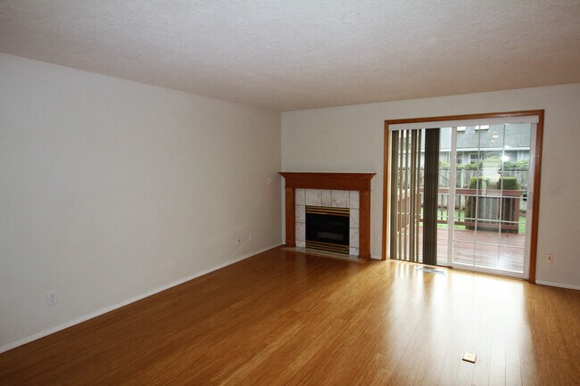 Foto del edificio - 3bd/2ba With Beautiful Private Fully Fence...