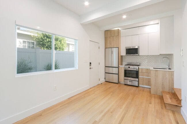 Interior Photo - 1022 Pacific St