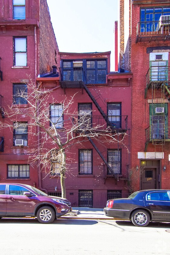 Foto del edificio - 226 W 13th St