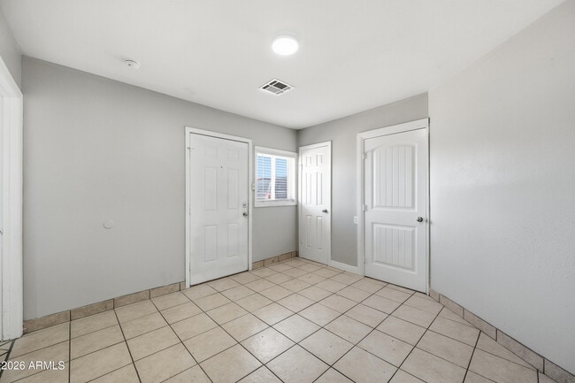 Building Photo - 5206 W Ocotillo Rd