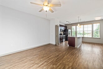 Building Photo - Lofts At Bass